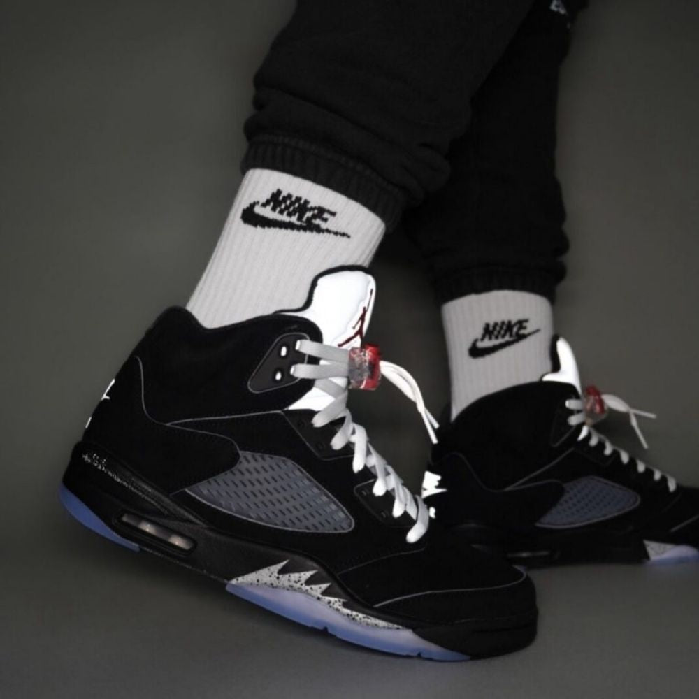Air Jordan 5 Retro Black Metallic Reimagined